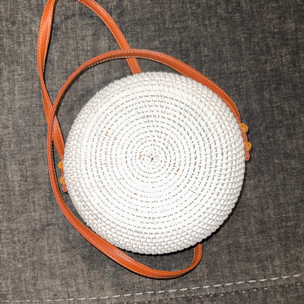 White and Brown Woven Round Bag - Picture 4 of 7